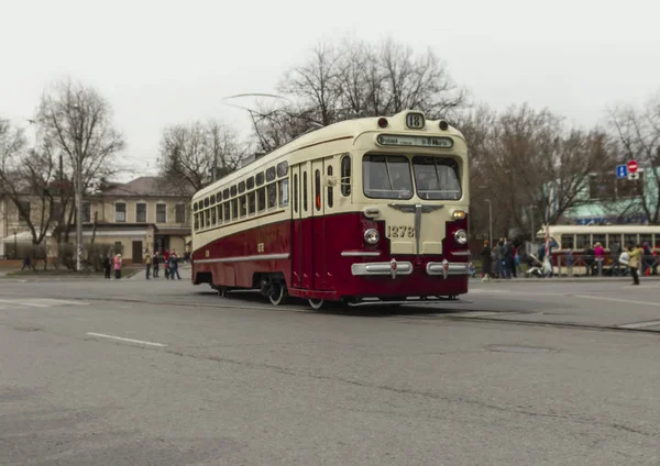 モスクワの路上で古いトラム — ストック写真