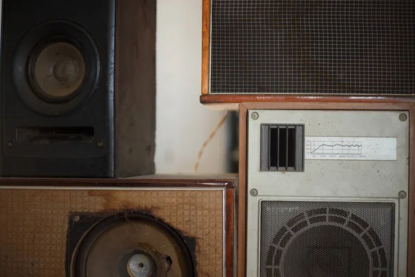 Viejos Altavoces Una Fila —  Fotos de Stock