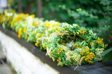 gerçek çiçek çelenk