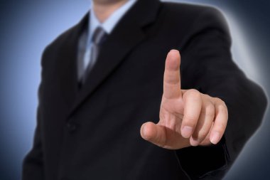 hayali ekrana dokunarak iş adamı