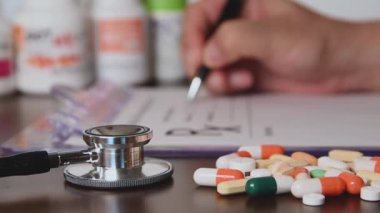 RX reçete yazma doktor. Sağlık kavramı.