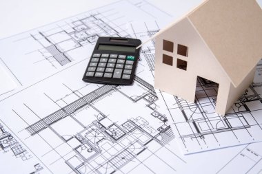 Tablo arka plan tasarım ve proje çizimleri yığını.