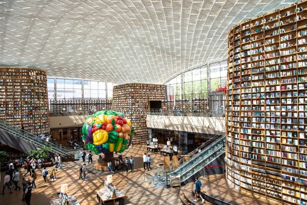 Ansicht der Sternenfeld-Bibliothek im Starfield Coex Mall. — Stockfoto