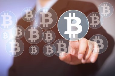 Sanal arabirim görüntülenmesi, para birimi simgesi dokunmadan işadamı Bitcoin düğmesi