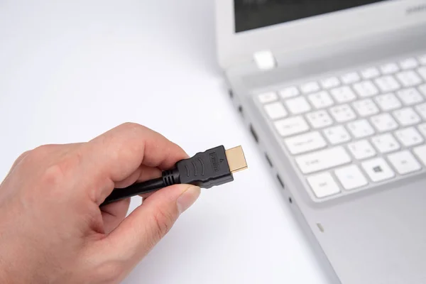Man Connecting Black Hdmi Cable Laptop — Stock Photo, Image