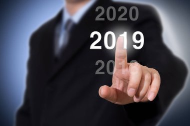 İşadamı işaretleme yıl 2019. İşadamı yeni yıl kavramı