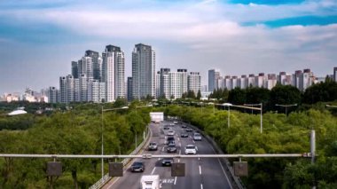 4K, Timelapse. Güney Kore, Seul 'de trafik var..