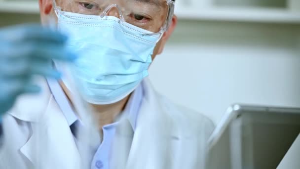 Scientifique Asiatique Travaillant Dans Laboratoire Concept Développement Vaccins — Video