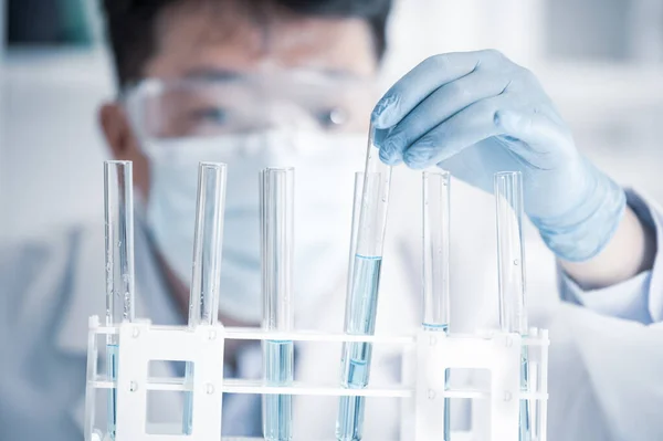 Científico Asiático Trabajando Laboratorio Concepto Desarrollo Vacunas — Foto de Stock