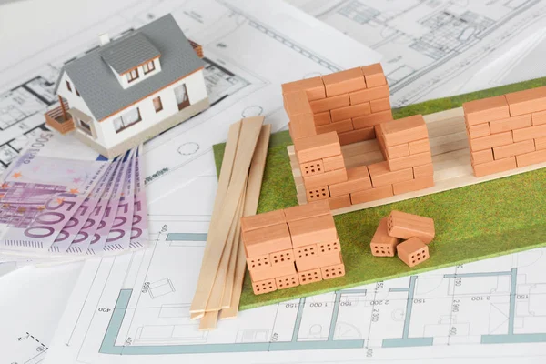 Model Woningbouw Met Baksteen Blauwdruk Vijfhonderd Euro Biljet — Stockfoto