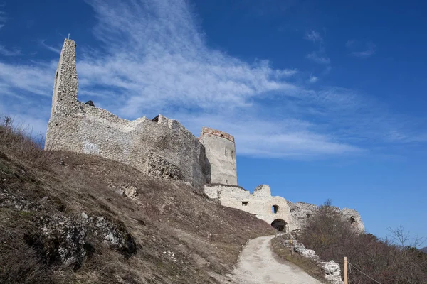Die Ruinen der Burg Cachtice lizenzfreie Stockbilder
