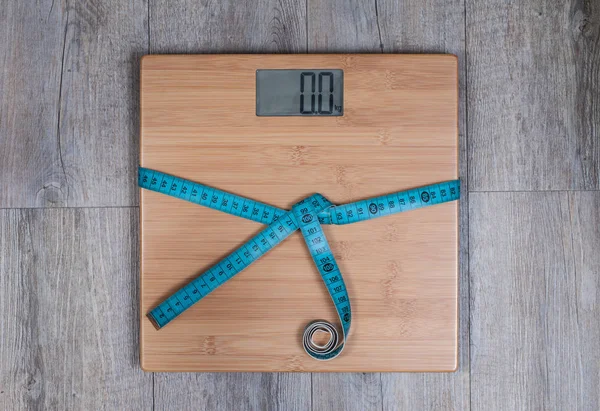 Balança de peso e fita métrica — Fotografia de Stock