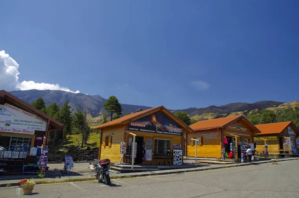 Mount Etna Itália Agosto 2017 Pequenas Lojas Perto Estacionamento Principal — Fotografia de Stock