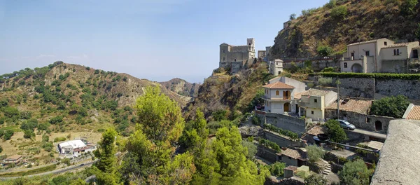 Eski dağ köyü Savoca Sicilya, İtalya binalarda panorama görünümünü