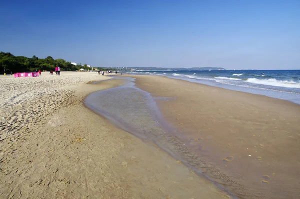 Gdańsk Września 2017 Ludzie Słonecznej Plaży Morza Bałtyckiego Gdańsku Brzeźnie — Zdjęcie stockowe