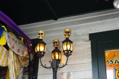 Halloween süslemeleri dükkan pencerede sömürge çeyrek St Augustine, Florida State, Amerika Birleşik Devletleri