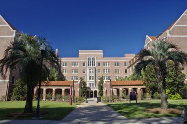 Tallahassee, Amerika Birleşik Devletleri - 24 Ekim 2017: Ana kapısı Landis Hall Florida State Üniversitesi, Tallahassee, ABD 