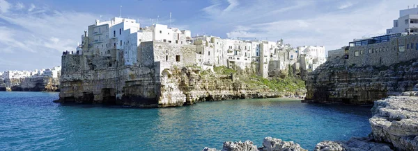 Kayalıklarla Adriyatik Denizi Polignano Içinde Yükselen Bir Mare Puglia Talya — Stok fotoğraf