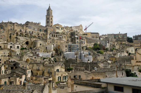 Un paisaje urbano de los Sassi de Matera que constituyen el centro histórico de la Matera — Foto de Stock