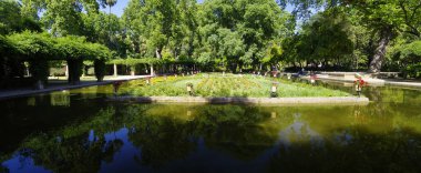 Seville, Endülüs/Ispanya-10 Mayıs, 2018-Sevilla Ispanya Plaza yakınındaki Park Parque de Maria Luisa