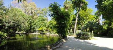 Seville, Endülüs/Ispanya-10 Mayıs, 2018-Sevilla Ispanya Plaza yakınındaki Park Parque de Maria Luisa