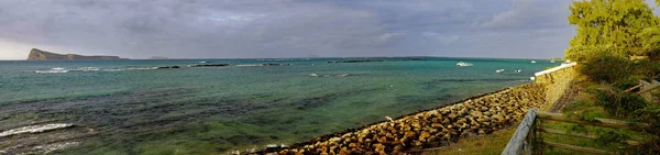 Cap Malheureux, Mauritius güneşli öğleden sonra küçük adalar. — Stok fotoğraf