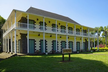 Port Louis/ Mauritius - 14 Ağustos 2018: Sir Seewoosagur Ramgoolam Botanik Bahçesi'nde 'Chateau Mon Plaisir' adlı koloni konağı. Bu popüler bir turistik ve en eski botanik olduğunu