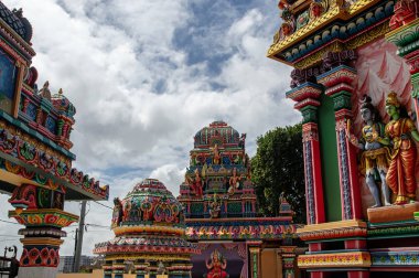 Mauritius adasında eski bir Hindu Tapınağı. Mauritius, bir Hint Okyanusu ada ulus, plajları lagünleri ve resifleri ile ünlüdür.