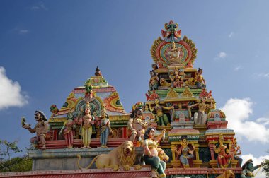 Mauritius Adası 'nda eski bir Hindu tapınağının üst. Mauritius, bir Hint Okyanusu ada ulus, plajları lagünleri ve resifleri ile ünlüdür.