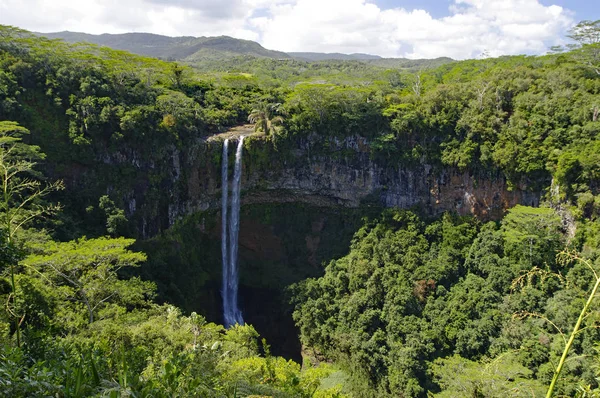 Chamarel Falls located in the Black River Gorges National Park, Mauritius — Stock Photo, Image