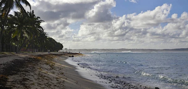 Playa de Autre Bord en Le Moule en Guadalupe, Indias occidentales francesas. Antillas Menores, Mar Caribe — Foto de Stock