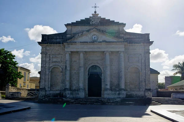 Le Moule / Guadeloupe - 31. ledna 2018: Katolický kostel Saint-Jean-Baptiste ve městě Le Moule, Guadeloupe, Karibik — Stock fotografie