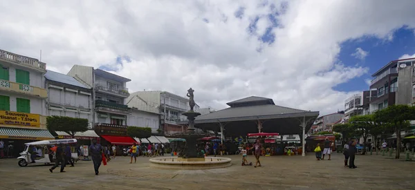 Pointe-A-Pitre / Guadeloupe - 5. ledna 2019: Centrální trh v Pointe-a-Pitre ve francouzském zámořském departementu Guadeloupe. Centrální trh - známý také jako trh s kořením nebo trh Saint-Antoine - — Stock fotografie