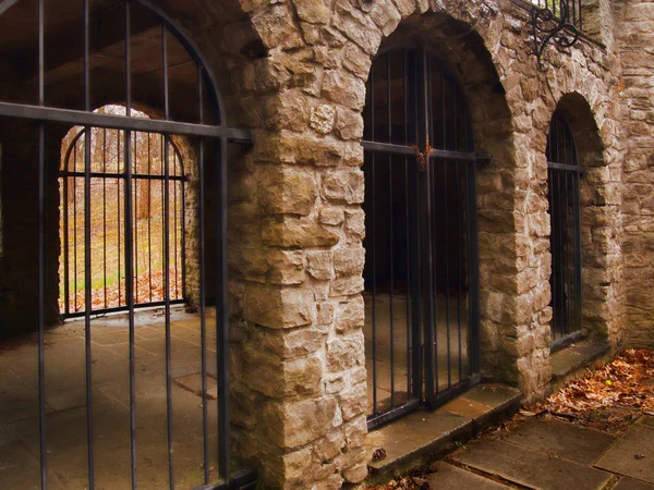 Catacombs in a sunken garden — Stock Photo, Image