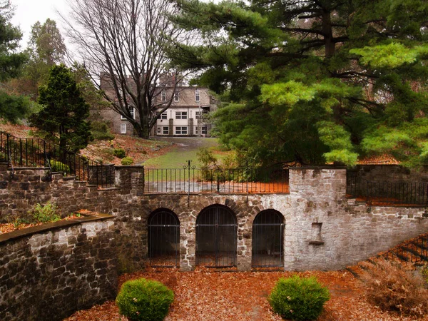 Sunken garden behind a castle — Stock Photo, Image