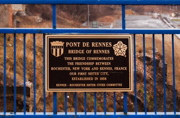 Placa conmemorativa en el puente Pont De Rennes — Foto de Stock