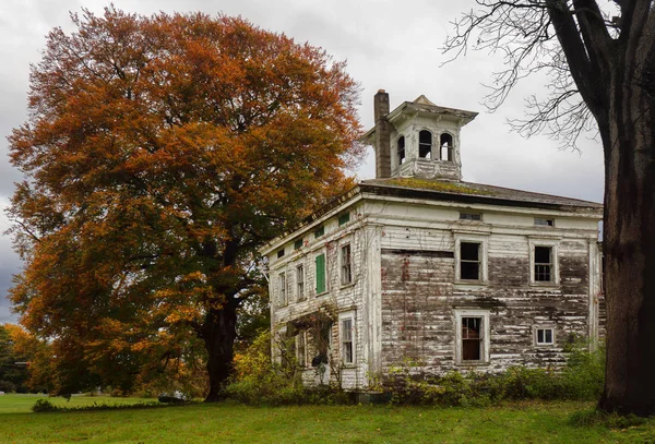 Abandoned farmhouse — Stok fotoğraf