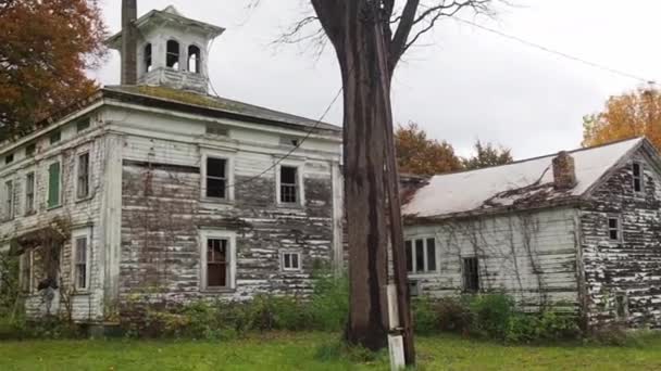Abandoned Farmhouse Oak Tree Rural Onondaga County New York — Stock Video