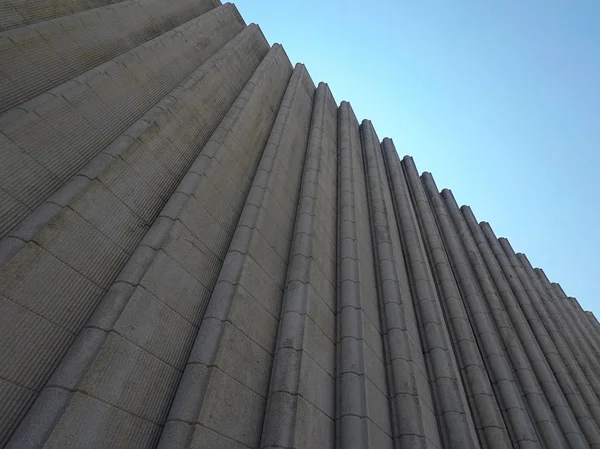 Gri beton arka plan. Arka plan için çimento duvar dokusu. Mermer çimento doku, tasarım sanat çalışmaları için desenler. Mavi gökyüzü