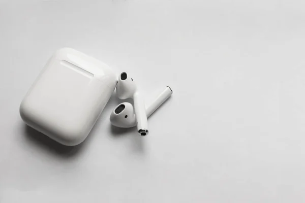 Kyiv Ukraine Mars 2019 Nouveaux Airpods Apple 2019 Avec Boîtier — Photo