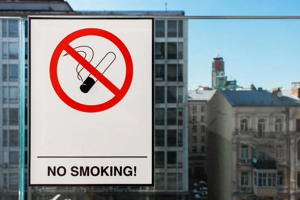Smoking Sign Glass Photo Smoking Sticker Restaurant Window City Buildings — Stock Photo, Image