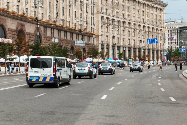 Patrol Policji Narodowej Ukrainy Kijowie Jeepy Policji Jazdy Przez Ukraińskiego — Zdjęcie stockowe