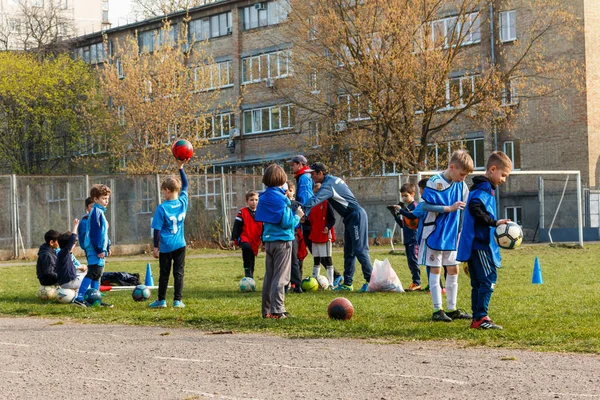 Equipe Futebol Com Treinadores Estádio Treinadores Com Futebol Juvenil Treino — Fotografia de Stock