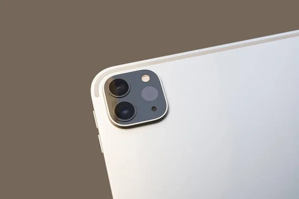 2020 Nouvelle Caméra Double Tablette Avec Capteur Lidar Arrière Plan — Photo