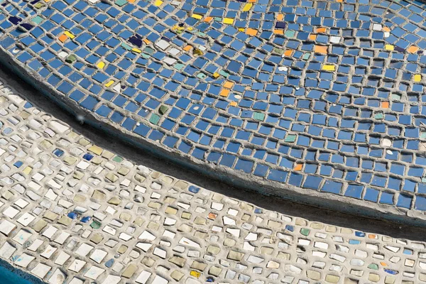 Piso Mosaico Colorido Azul Amarelo Chão Piscina Água Azulejos Mosaico — Fotografia de Stock