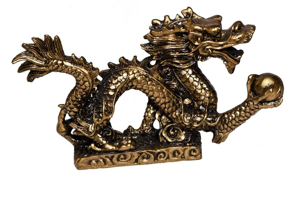 Ejderha heykeli altın beyaz arka plan