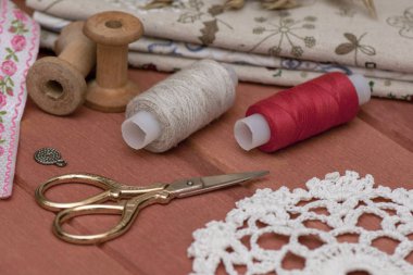 Dikiş aksesuarları ve kumaş dikiş ve moda