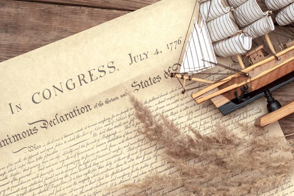 1776 yılında Amerika 'nın bağımsızlık günün imzalanması üzerinde belgede gemi.