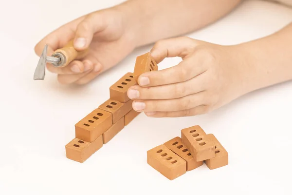 Budowa małych klocków, Zabawka do rozwoju dziecka na białym tle. — Zdjęcie stockowe