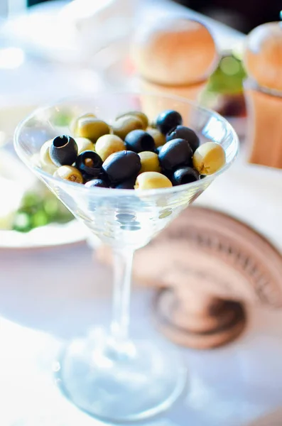 Çimlerde zeytin çileği